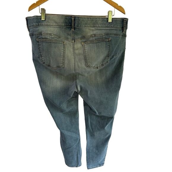 🔥FIRM EUC Torrid Premium Bombshell Skinny Jeans - Picture 2 of 10